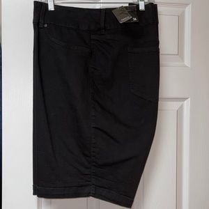 Torrid JEGGING BERMUDA SHORT - SUPER SOFT BLACK 26 NWT